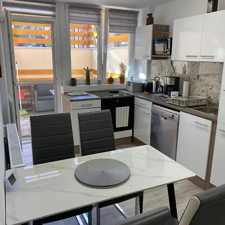 Apartment Liget Vendeghaz *