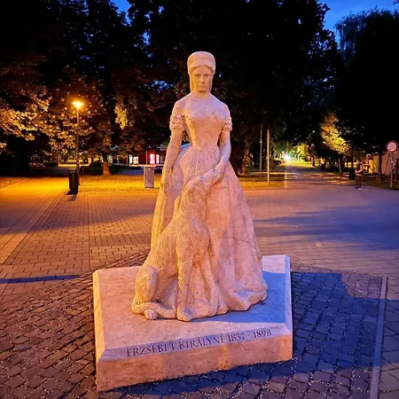 Liget Vendeghaz Апартаменты Кестхей